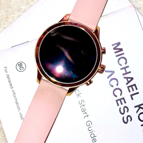 Micheal Kors Runway SmartWatch - Picture 1 of 3